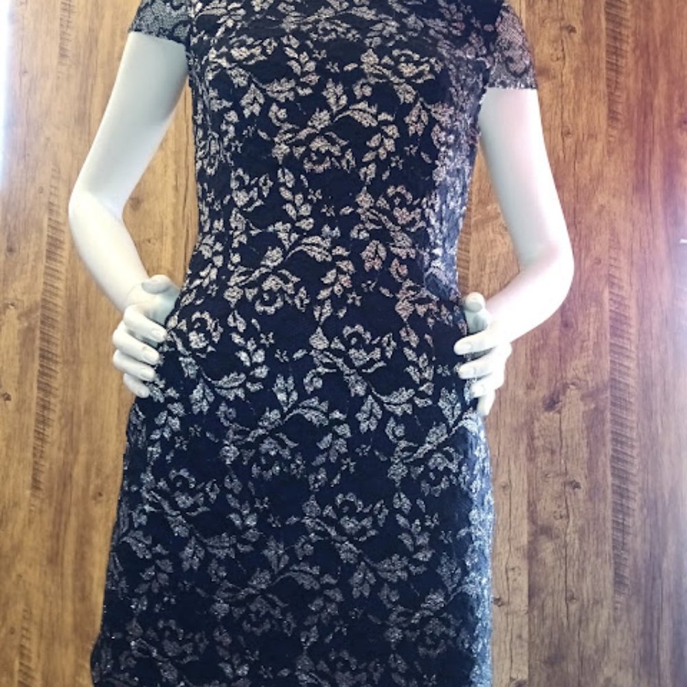 Slate & Willow Lace Open back dress - Picture 3 of 7